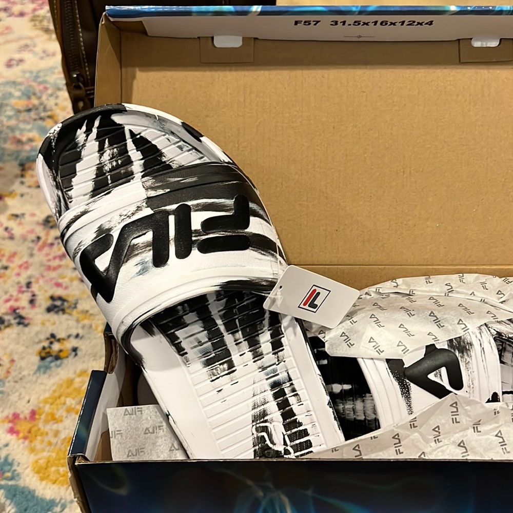 New in Box Fila Slides- Men